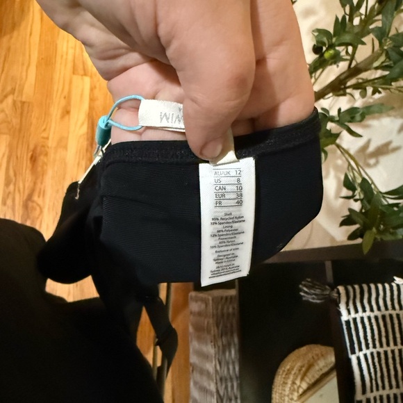 sea level swim Sleek Black One-Piece Swimsuit with V-Neck size 8 - Picture 10 of 11